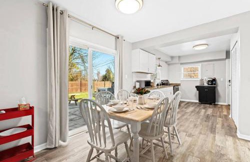 Anchorville Apartamento | New! Warm & Cozy 3BR w/Hot Tub, Firepit & BBQ!