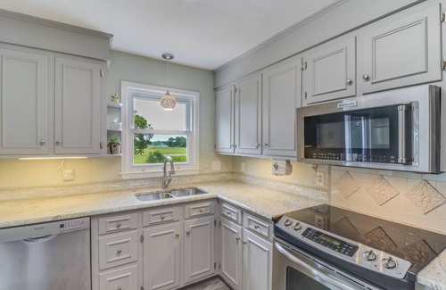 Charleston Casa | NEW Waterfront Charleston Home! 10 mins from the Beach & Downtown!