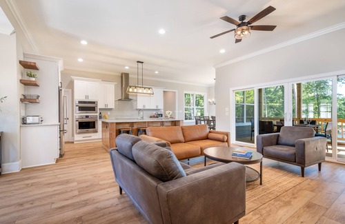 Troutman Casa | New waterfront house on Lake Norman/private dock
