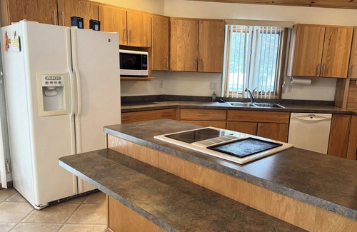 Necedah Casa | New Waterfront Listing- Castle Rock Lake, Hot Tub, Sand Beach, Central Wisconsin