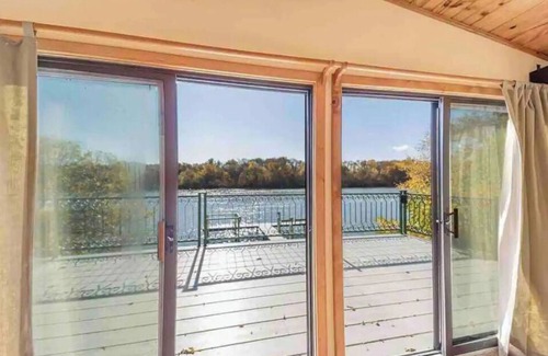 Wrightstown Casa | NEW! WATERFRONT VACATION DREAM HOME!