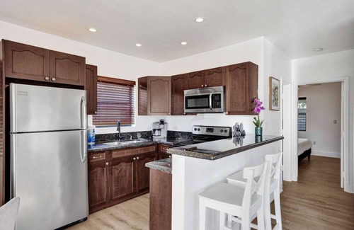 North Beach Apartamento | New Waves on Walnut 1