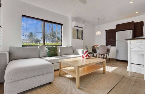 North Beach Apartamento | New Waves on Walnut 1