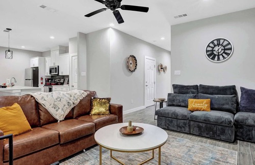 Waxahachie Casa | New* Waxahachie 4Bd Walk Up, BackYard Oasis, 10 Mi to BS&W & Nolan University. G