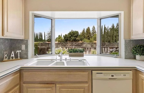 Saratoga Casa | NEW! Welcome to Paradise! Convenient, Safe, Serene ♥!