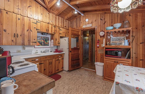 Bayfield Cabina | New! Wilderness Retreat – On Vallecito Creek, Close to Vallecito Creek Trail