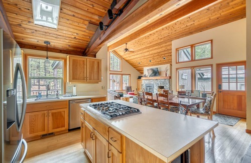 Black Butte Ranch Casa | NEW Winter Retreat at Black Butte Ranch