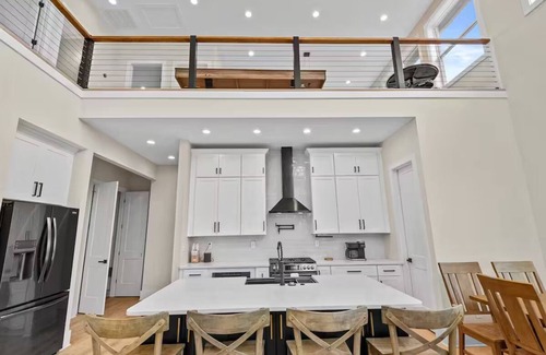 Edens Gate Casa | NEW with VIEWS Modern 4BR w Hot Tub, Fire Pit, Game Room, Near New River!