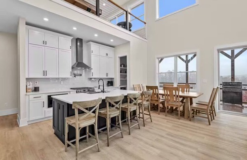 Edens Gate Casa | NEW with VIEWS Modern 4BR w Hot Tub, Fire Pit, Game Room, Near New River!