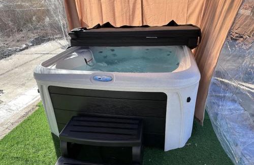Gages Lake Casa | New year fun-Near Lake Navy Hot Tub King Bed