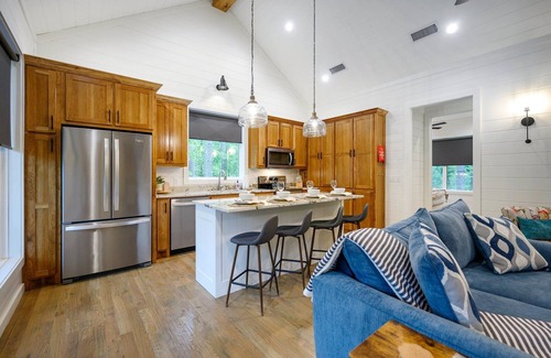 Broken Bow Cabina | New*Yippee-Ki-Yay*Heart of Hochatown*Walk to Mt Fork Brewery*Firewood Provided