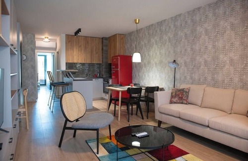 Sofia Apartamento | New York: A spacious modern apartment with parking