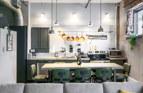 Central City Apartamento | New York Style Flat| Covered Parking| Sleeps 8| DT