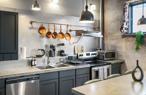 Central City Apartamento | New York Style Flat| Covered Parking| Sleeps 8| DT