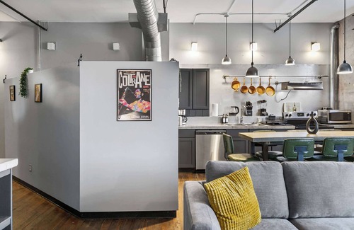 Central City Apartamento | New York Style Flat| Covered Parking| Sleeps 8| DT