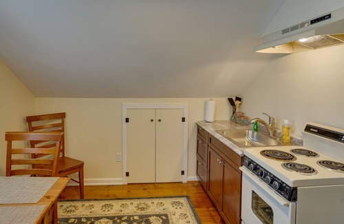 Newtonville Apartamento | New York Vacation Rental ~ 7 Mi to Albany