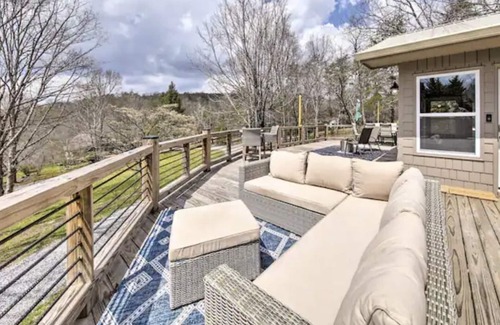 Young Harris Casa | New! Young Harris with Amazing outdoor living and Mountain views-