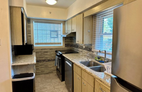 North Chicago Casa | New Your Home Away From Home! - Near Great Lakes Naval Base!!