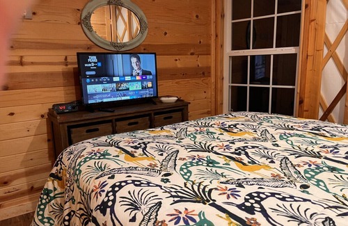 Floyd Cabina | New! YURTime by Buffalo Mountain Getaway
