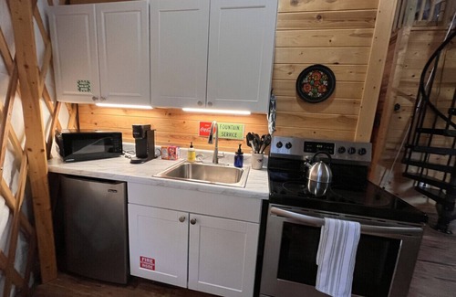 Floyd Cabina | New! YURTime by Buffalo Mountain Getaway