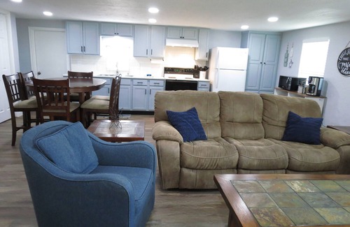 Graford Casa | NEW-Zeke’s Retreat - Rocker B - Possum Kingdom
