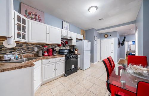 Ampere Apartamento | Newark 3BR Gem - Near NYC - & Attractions