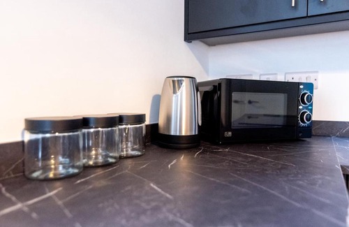Newark Apartamento | Newark Apartments: Ideal for Contractors with Parking