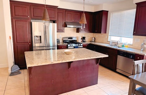 Newark Condominio | Newark Escape-Clean, Quiet & Fully Equipped Free WiFi, AC & Easy Parking