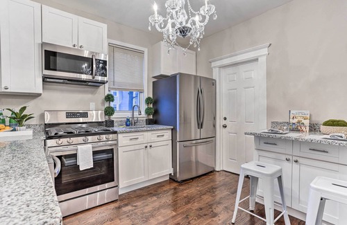 Weequahic Casa | Newark Townhome Near Airport - Pet Friendly!