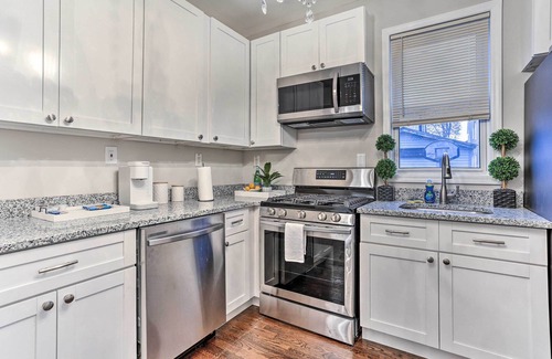 Weequahic Casa | Newark Townhome Near Airport - Pet Friendly!