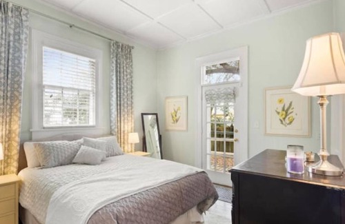 Chapin Cabaña | Newberry Cottage - Steps to downtown