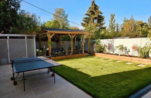 Plastow Green Casa | Newbury Garden Retreat