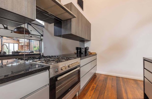 Newcastle West Casa | Newcastle CBD Penthouse | Spa & Entertainment