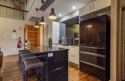 Newcastle West Casa | Newcastle CBD Penthouse | Spa & Entertainment