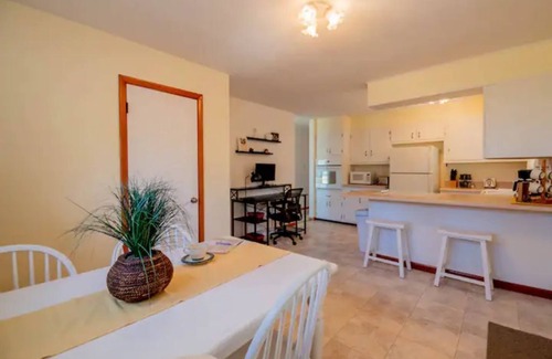 Decatur Casa | Newcastle Estate: 3 Bdrm Bungalow