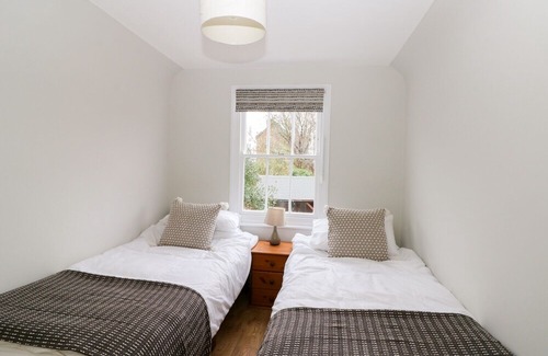 Whitstable Cabaña | Newden Cottage, WHITSTABLE