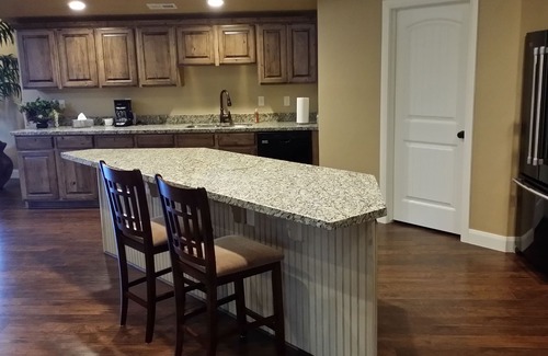 West Bountiful Apartamento | Apartamento más nuevo de 2000 pies cuadrados Trae tus mascotas y juguetes