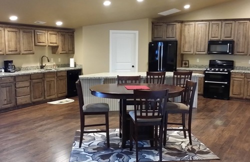 West Bountiful Apartamento | Apartamento más nuevo de 2000 pies cuadrados Trae tus mascotas y juguetes