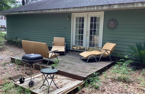 Branford Casa | Newer built Three/two home - Open floor plane Outside gas barbecue and fire pit