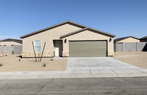 Holiday Shores Casa | Newer Bullheadcity Pool Villa with great rates