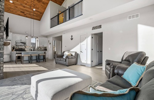 Smyrna Cabaña | Newer Cottage on all sports lake, pontoon boat available