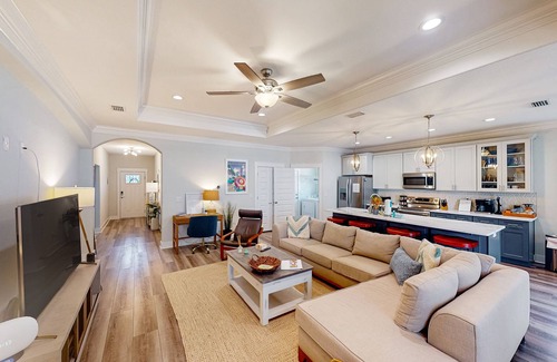 Silver Sands Casa | Newer home with elegant interior & fenced yard, 3 blocks to the beach