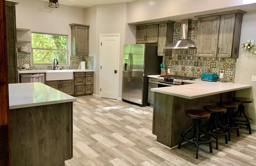 Three Rivers Casa | Newer riverfront home - private beach and spa minutes from Sequoia NP!