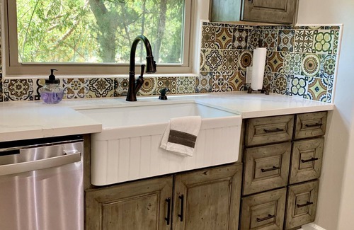 Three Rivers Casa | Newer riverfront home - private beach and spa minutes from Sequoia NP!