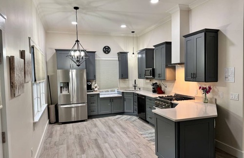 The Bluff Casa | Newest Cottage Downtown. Pets are allowed