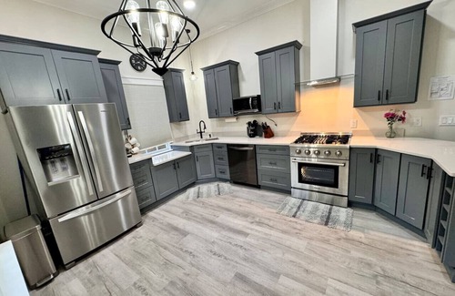 The Bluff Casa | Newest Cottage Downtown. Pets are allowed