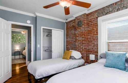 Northeast Kansas City Condominio | Newest KC Unit 2 · Downtown- walk to River Market- 2 bedroom!