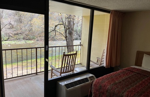 Cherokee Hotel | Newfound Lodge on the river