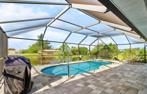 Oakland Hills Casa | Newley Built Oasis Heated Pool Waterfront retreat