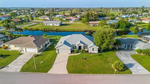 Oakland Hills Casa | Newley Built Oasis Heated Pool Waterfront retreat